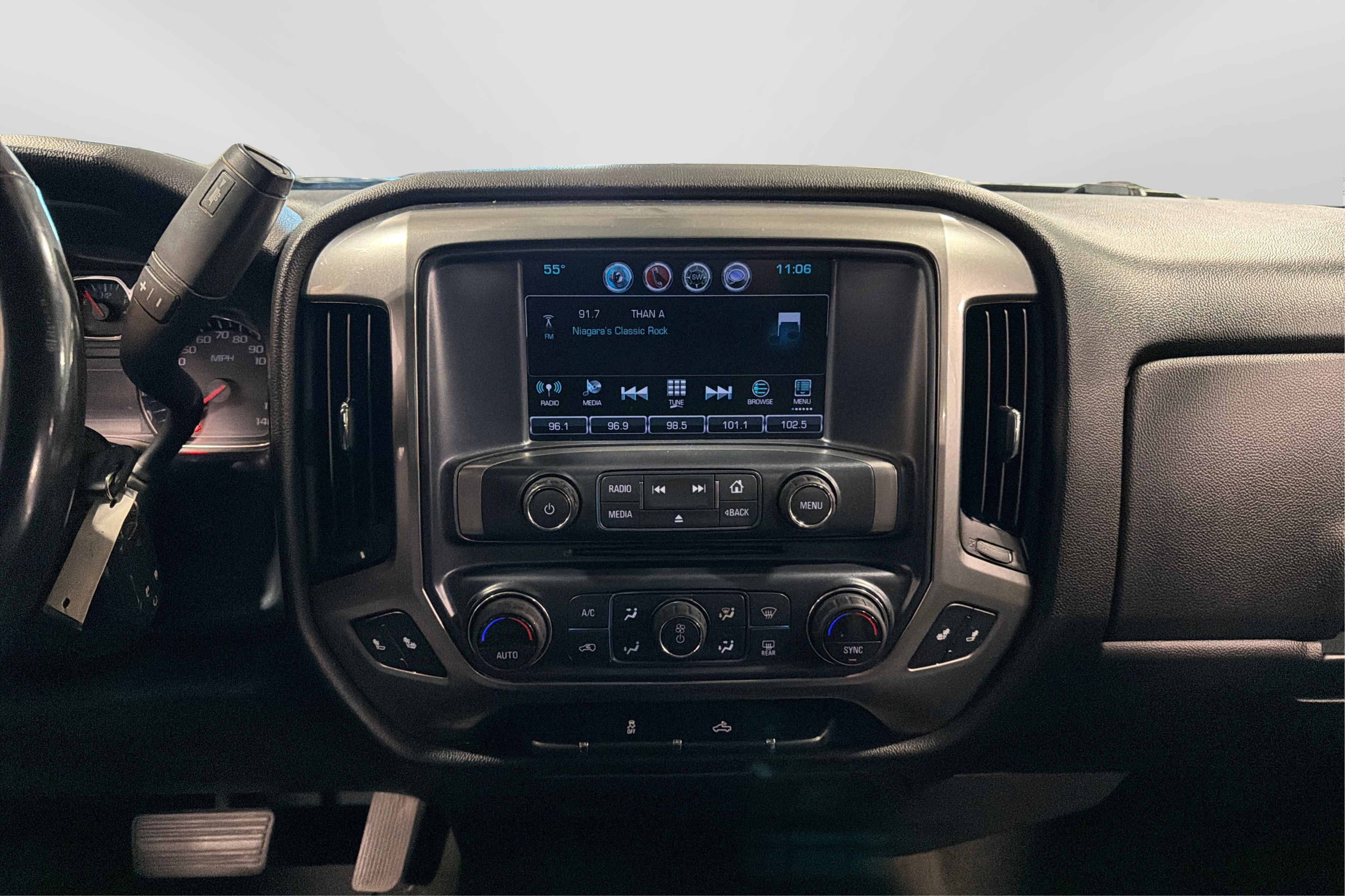 Used 2018 Chevrolet Silverado 1500 LT w/ All Star Edition AWD/4WD image 28