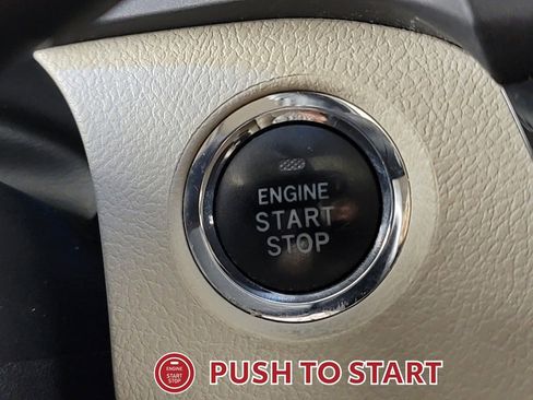 Used 2015 Toyota Sienna XLE FWD image 21