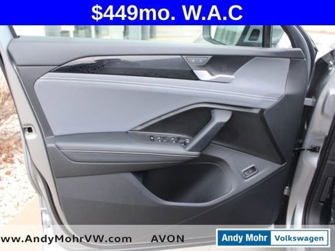 Used 2025 Volkswagen Tiguan SE AWD/4WD image 19