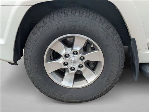 Used 2011 Toyota 4Runner SR5 AWD/4WD image 10