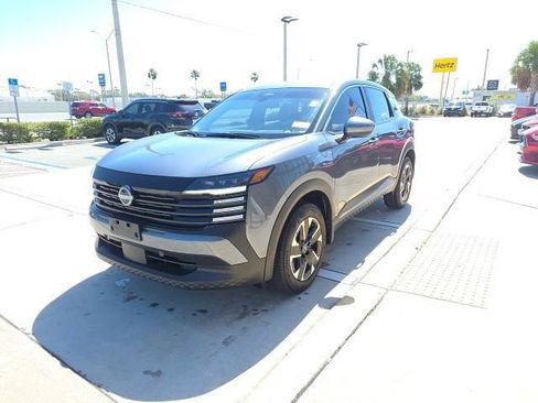 Used 2025 Nissan Kicks SV image 8