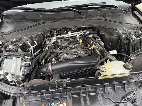 Used 2025 Ford Explorer Active AWD/4WD image 32