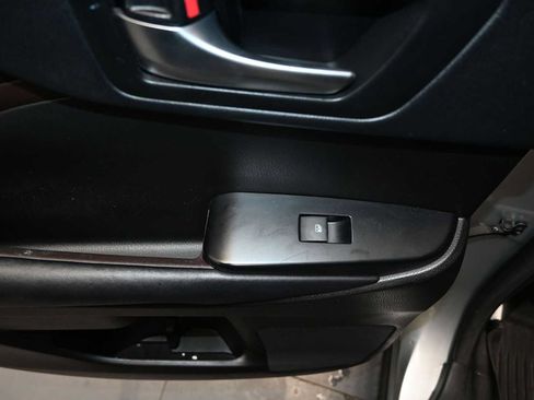 Used 2017 Toyota Highlander XLE AWD/4WD image 24