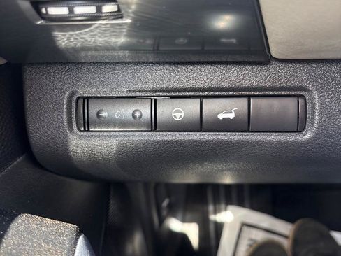 Used 2022 Nissan Pathfinder SL FWD image 28
