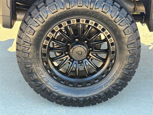 Used 2024 GMC Sierra 2500 AT4X image 10