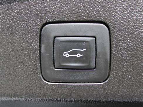 Used 2020 Buick Encore GX Essence w/ Experience Buick Package image 17