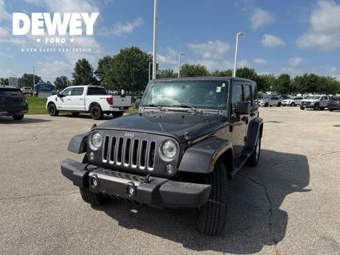 Used 2017 Jeep Wrangler Unlimited Sahara w/ Connectivity Group AWD/4WD image 5