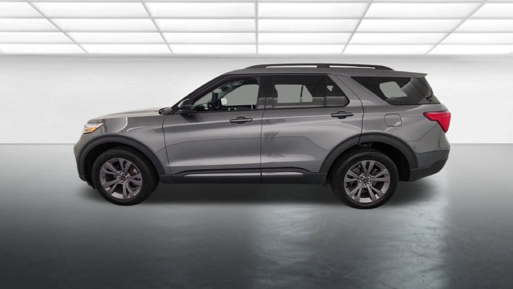 Certified 2024 Ford Explorer XLT w/ Equipment Group 202A AWD/4WD image 5