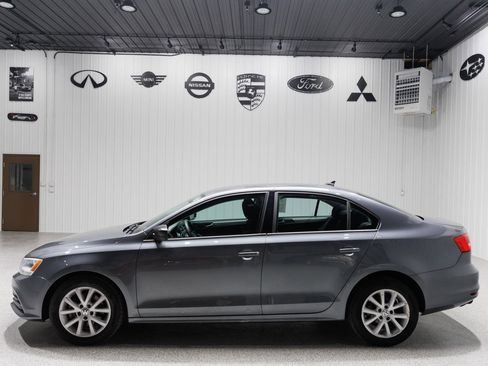 Used 2015 Volkswagen Jetta SE image 3