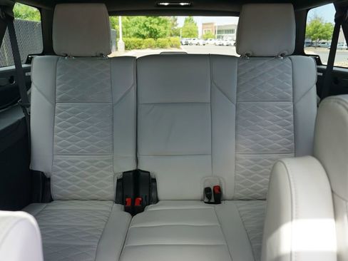 Used 2025 Cadillac Escalade ESV V AWD/4WD image 42