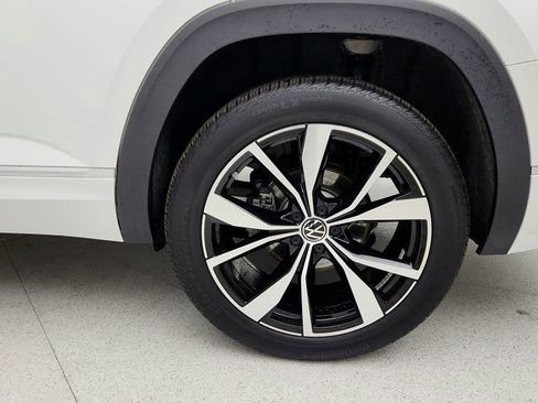 Used 2025 Volkswagen Atlas SEL Premium R-Line image 9