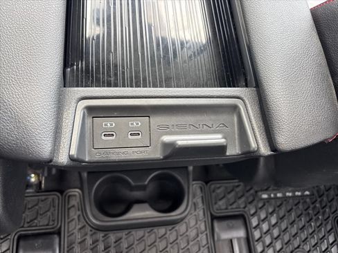 Used 2025 Toyota Sienna XSE AWD/4WD image 40
