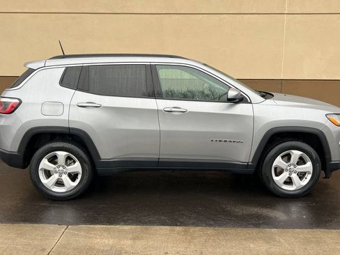 Used 2018 Jeep Compass Latitude image 3