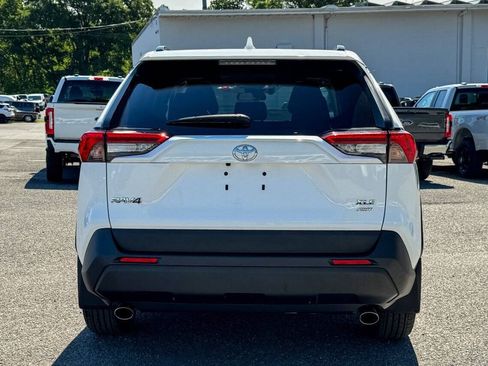 Used 2021 Toyota RAV4 XLE w/ Convenience Package AWD/4WD image 4