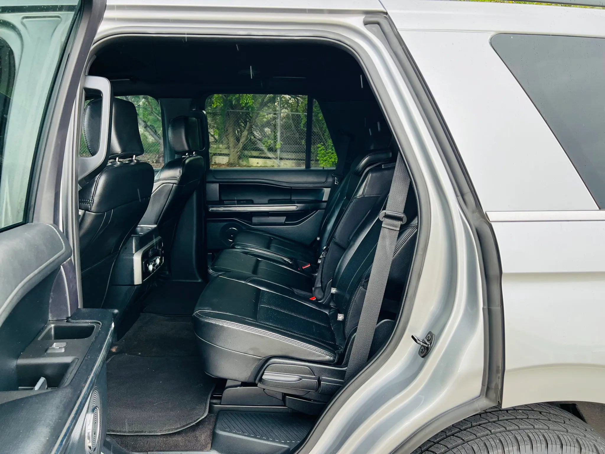 Used 2020 Ford Expedition XLT w/ Equipment Group 202A RWD image 10