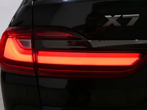 Used 2022 BMW X7 M50i w/ Dynamic Handling Package AWD/4WD image 40