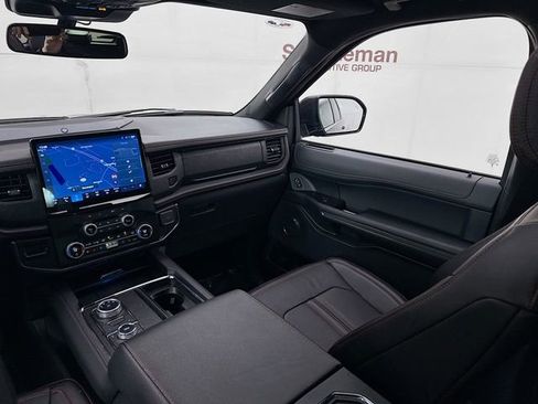 Used 2024 Ford Expedition Limited image 25