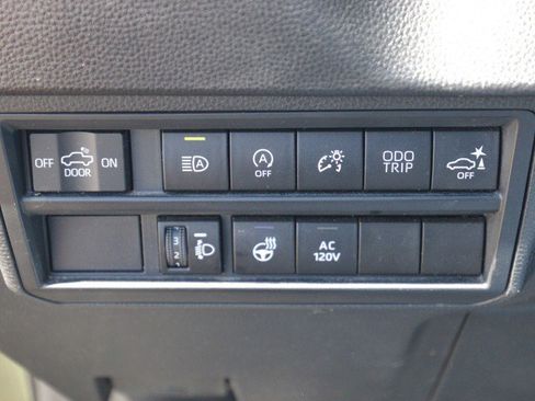 Used 2022 Toyota Tundra SR5 w/ SR5 Premium Package AWD/4WD image 17