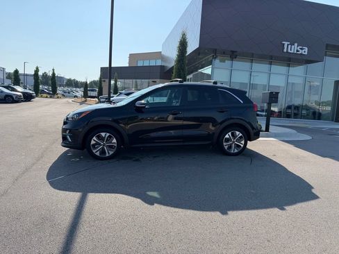 Used 2022 Kia Niro EX Premium FWD image 2