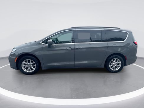 Used 2022 Chrysler Pacifica Touring-L FWD image 7