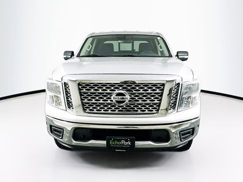 Used 2018 Nissan Titan SV w/ SV Convenience Package image 2