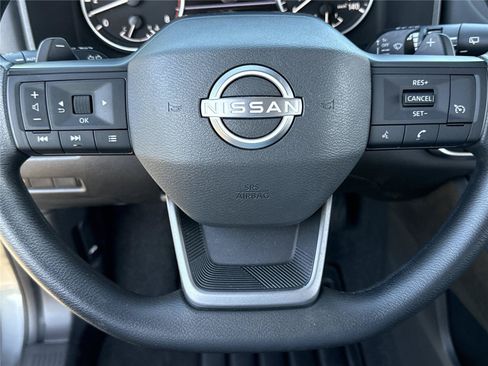 Used 2025 Nissan Rogue S FWD image 9