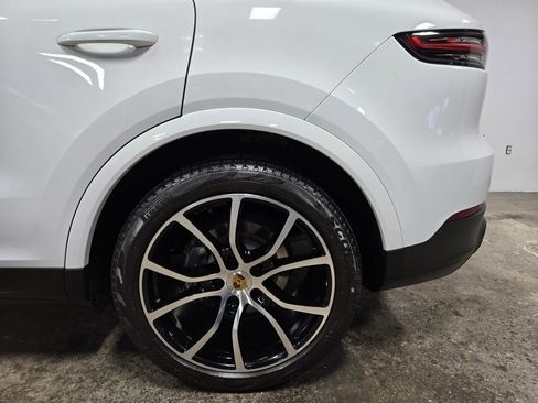 Used 2022 Porsche Cayenne Platinum Edition image 55