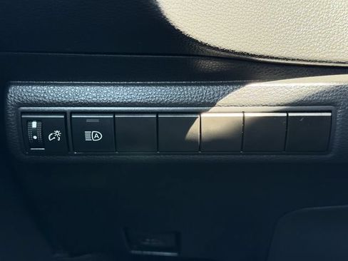 Used 2025 Toyota Corolla LE FWD image 21