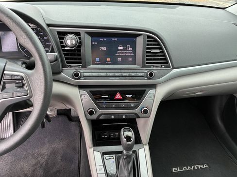 Used 2017 Hyundai Elantra SE FWD image 20