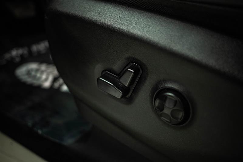 Used 2024 Chrysler Pacifica Touring-L FWD image 14