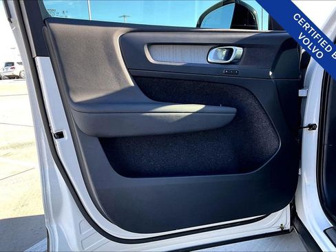 Used 2024 Volvo XC40 B5 Plus image 23