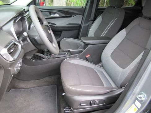 Used 2023 Chevrolet TrailBlazer LT FWD image 17