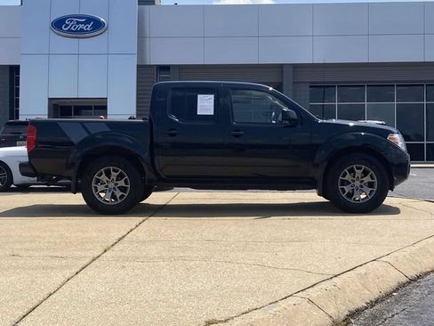 Used 2020 Nissan Frontier SV AWD/4WD image 2
