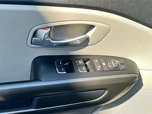 Used 2021 Kia Sedona EX image 17