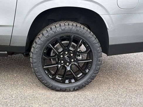 New 2026 Chevrolet Suburban Z71 w/ Comfort Package AWD/4WD image 9