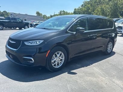 Used 2024 Chrysler Pacifica Touring-L