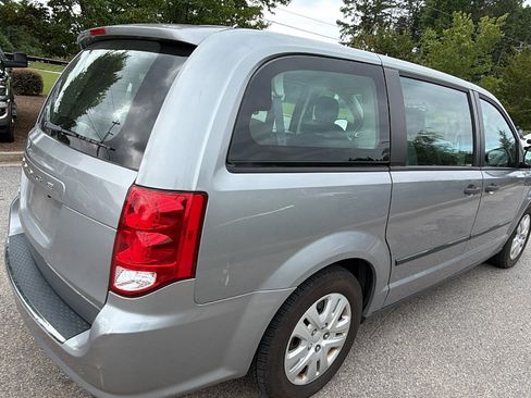 Used 2015 Dodge Grand Caravan American Value Package w/ UConnect Hands-Free Group FWD image 8