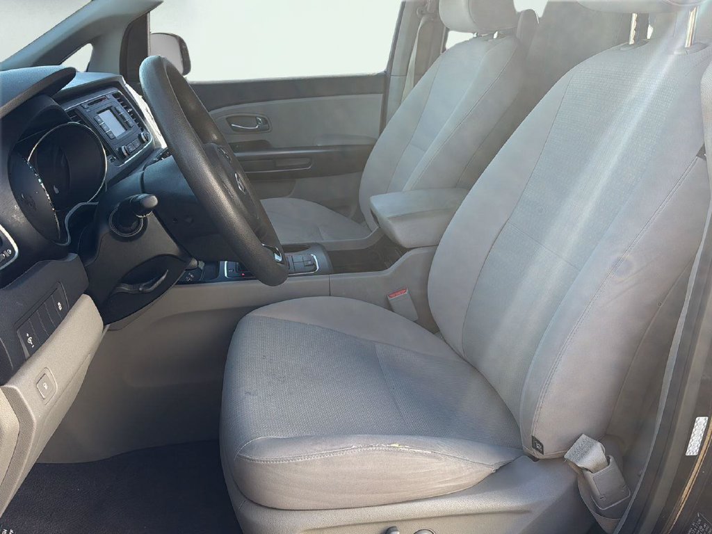 Used 2016 Kia Sedona LX FWD image 2
