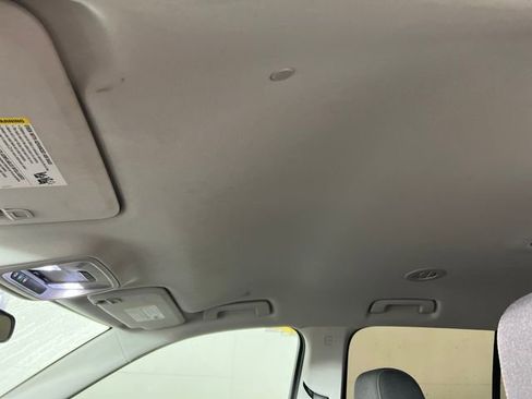 Used 2021 Chevrolet Traverse LT image 22