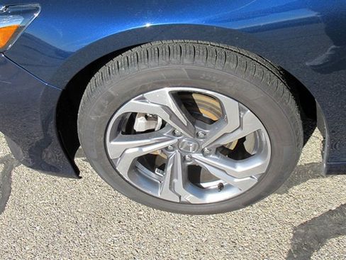 Used 2020 Honda Accord EX image 11