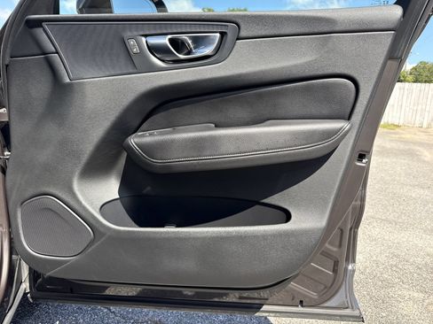 Used 2022 Volvo XC60 B5 Momentum w/ Climate Package FWD image 26