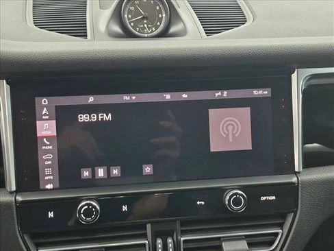 Certified 2022 Porsche Macan AWD/4WD image 18