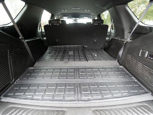 Used 2023 GMC Yukon SLT w/ SLT Luxury Package image 36