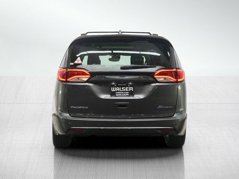 Used 2018 Chrysler Pacifica Limited w/ Advanced Safetytec Group FWD image 4