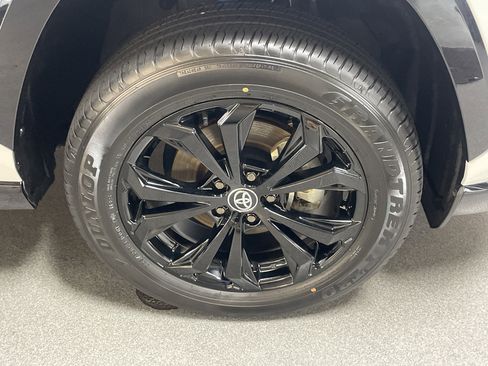 Used 2025 Toyota RAV4 SE image 13