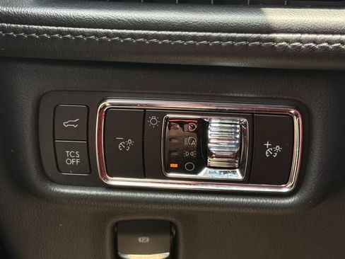 Used 2023 Lincoln Nautilus Reserve AWD/4WD image 21