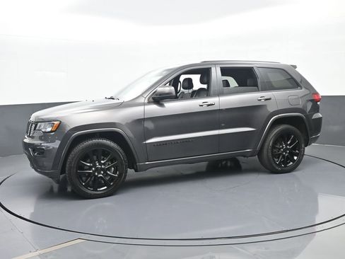 Used 2019 Jeep Grand Cherokee Altitude image 2