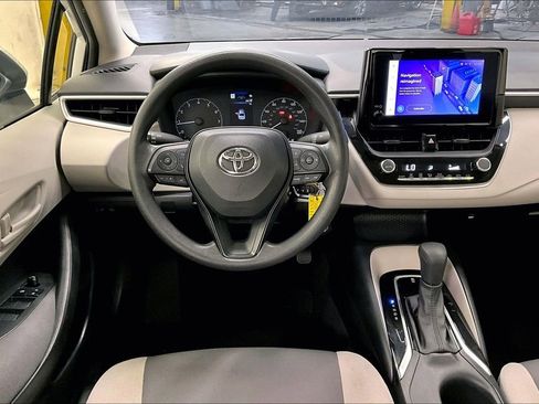 Used 2025 Toyota Corolla LE FWD image 4