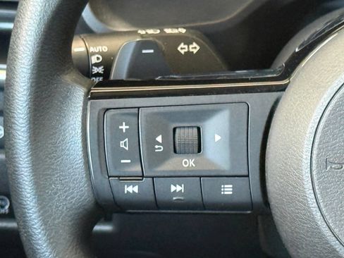 Used 2023 Nissan Rogue SV AWD/4WD image 31