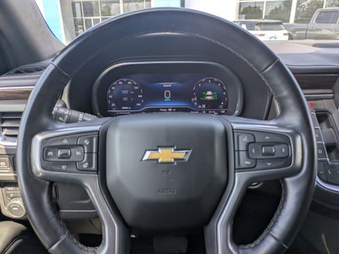 Used 2023 Chevrolet Suburban Premier image 18